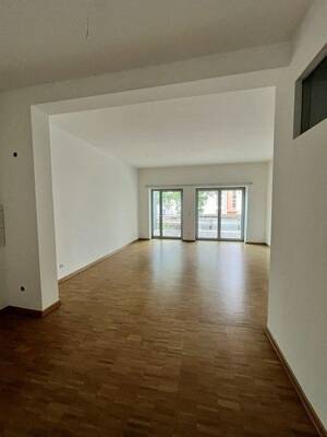 Moderne, frisch renovierte 3-Zimmer-Wohnung mit Balkon, Aufzug und Stellplatz in begehrter Lage von Fürth-Atzenhof