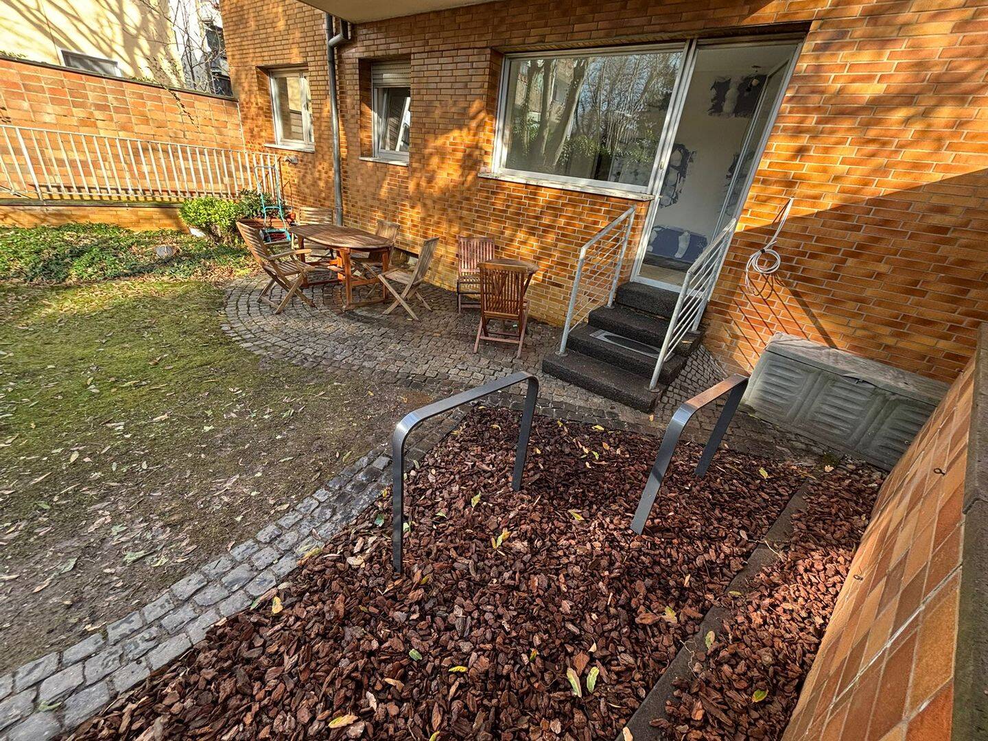 4er WG mit riesen Garten - Am Rhein/Direkt bei den Kranhäusern!