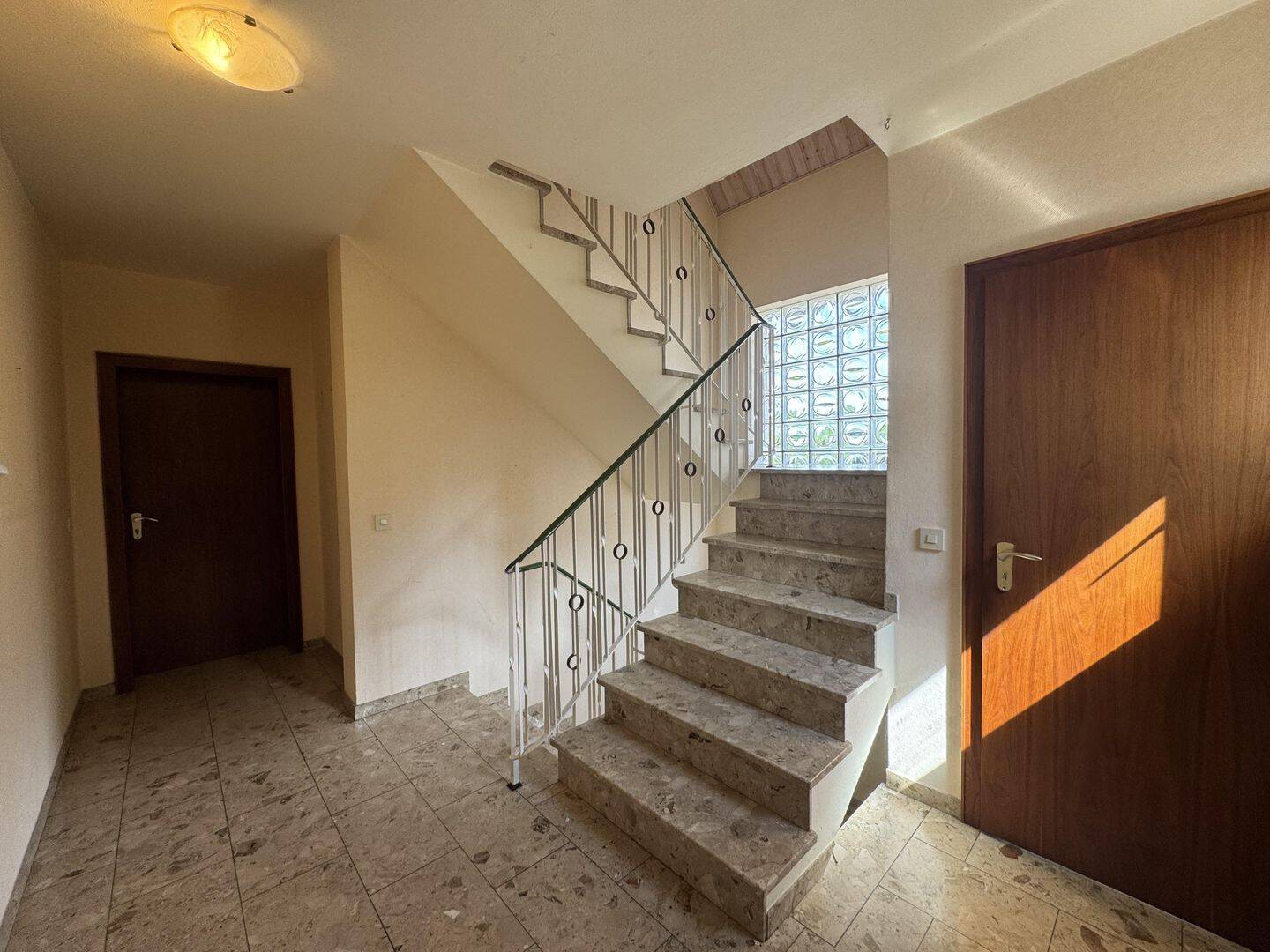 Großzügiges Zweifamilienhaus mit traumhaftem Süntelblick und großem Grundstück... – Hessisch Oldendorf – Vorschaubild 5