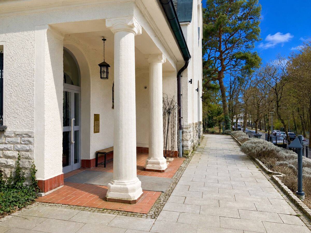 Ein Zuhause mit Geschichte - stilvolle 3-Zimmer-DG-Wohnung im Herzen von Berlin-Biesdorf – Berlin – Vorschaubild 4