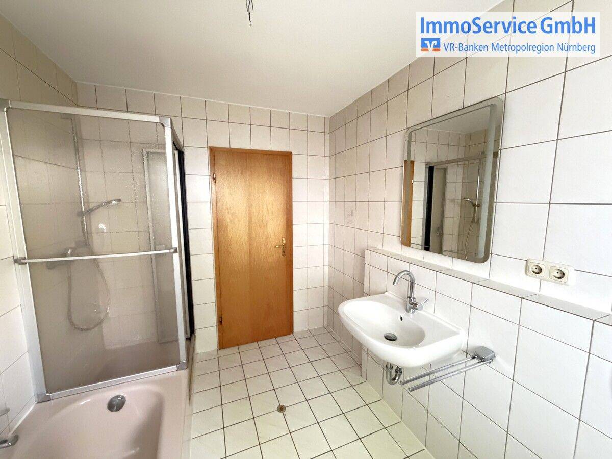 Ruhig gelegene 3-Zimmer-Eigentumswohnung mit Terrasse und Duplex-Stellplatz. – Nürnberg – Vorschaubild 7