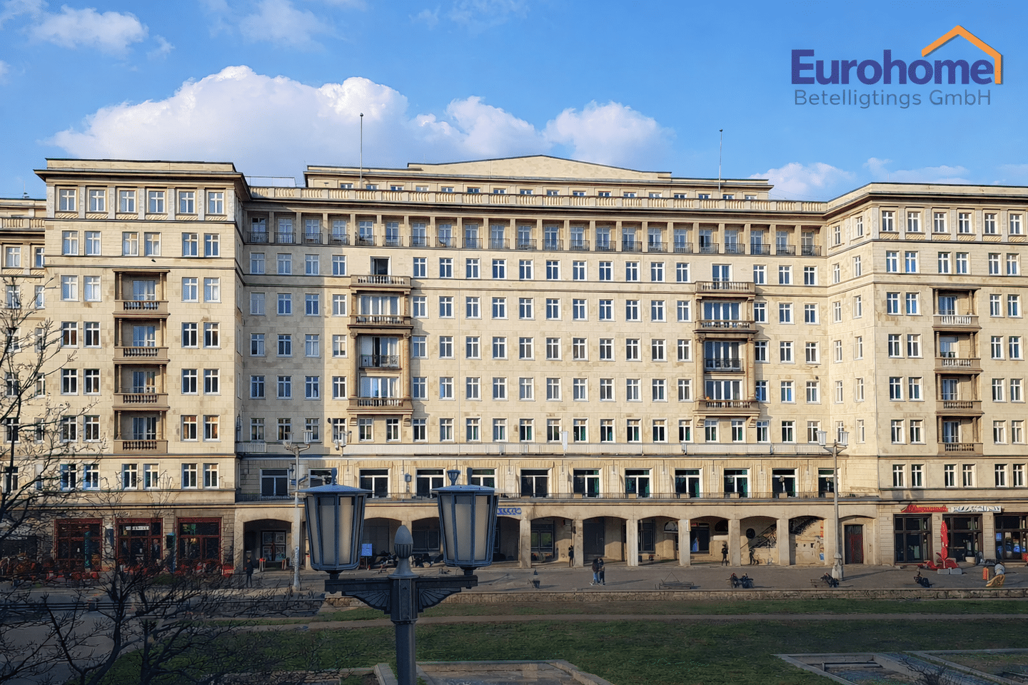 Lichtdurchflutete 3-Zimmer-Wohnung mit Balkonblick auf die Frankfurter Allee