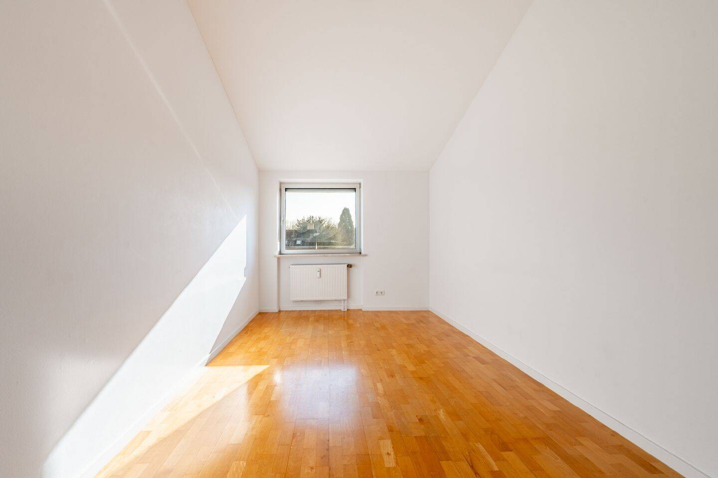 AIGNER - 3 Zi.-Wohnung mit bis zu 3,5 m Raumhöhe und eigenem Garten nahe Moosacher St. Martins Platz – München – Vorschaubild 6