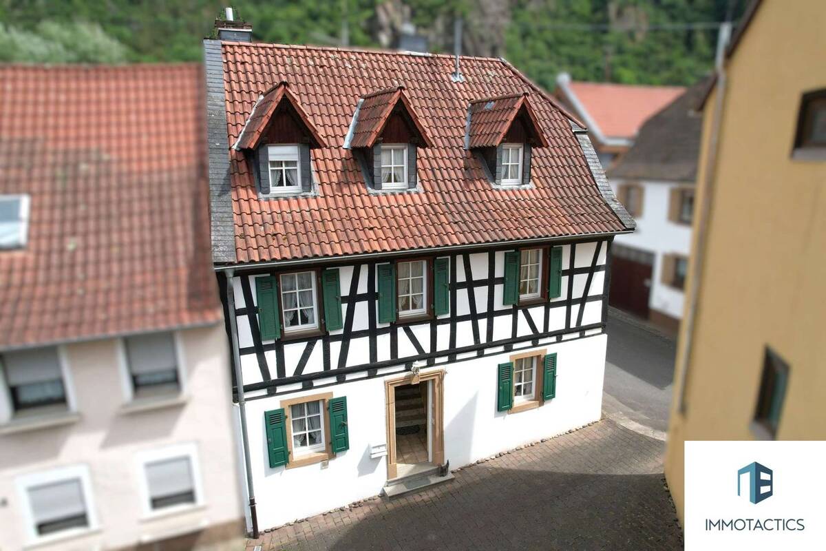 Besondere Kapitalanlage - Fachwerkhaus mit vier Einheiten Hof und Garagen in Bad Münster am Stein – 55583 Bad Kreuznach – Bild 1 von 9