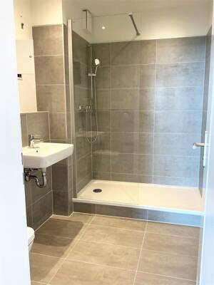 Wohngenuss & Rheinblick, frisch modernisiert mit Rundum-Panorama-Balkon, neues Bad, Gäste-WC, Aufzug – 50968 Köln – Vorschaubild 6