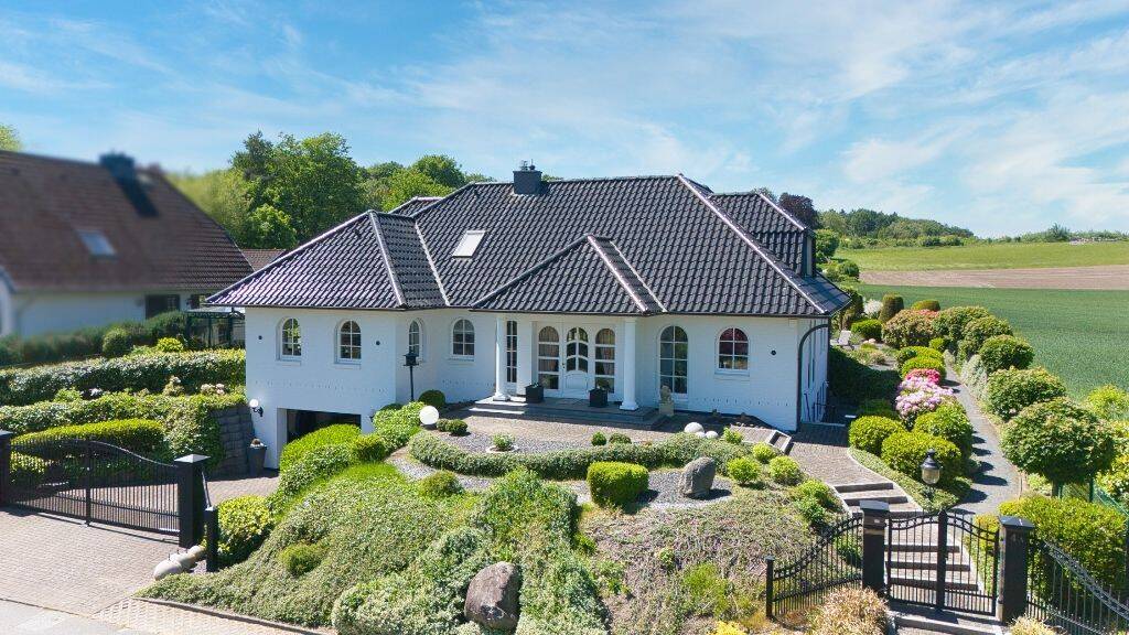 Architektur, Großzügigkeit und Wohnqualität auf höchstem Niveau in Seevetal-Helmstorf