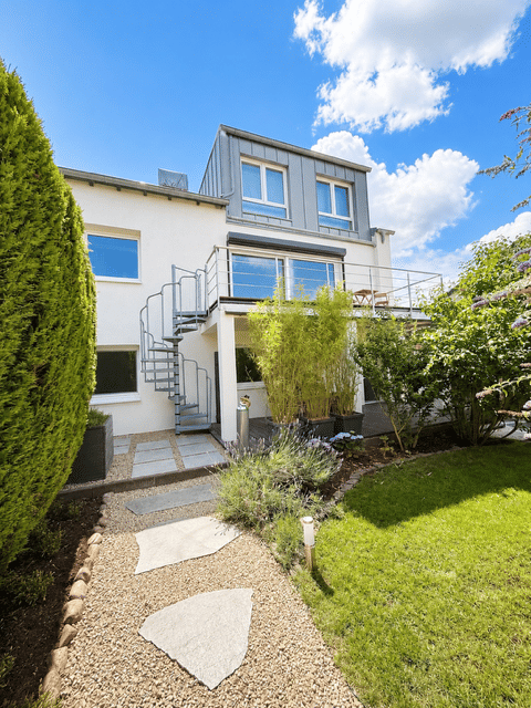 Wohnen auf höchstem Niveau - Einfamilienhaus mit Einliegerwohnung, Pool und Fernsicht in Waldrandlage – Saarbrücken – Vorschaubild 3