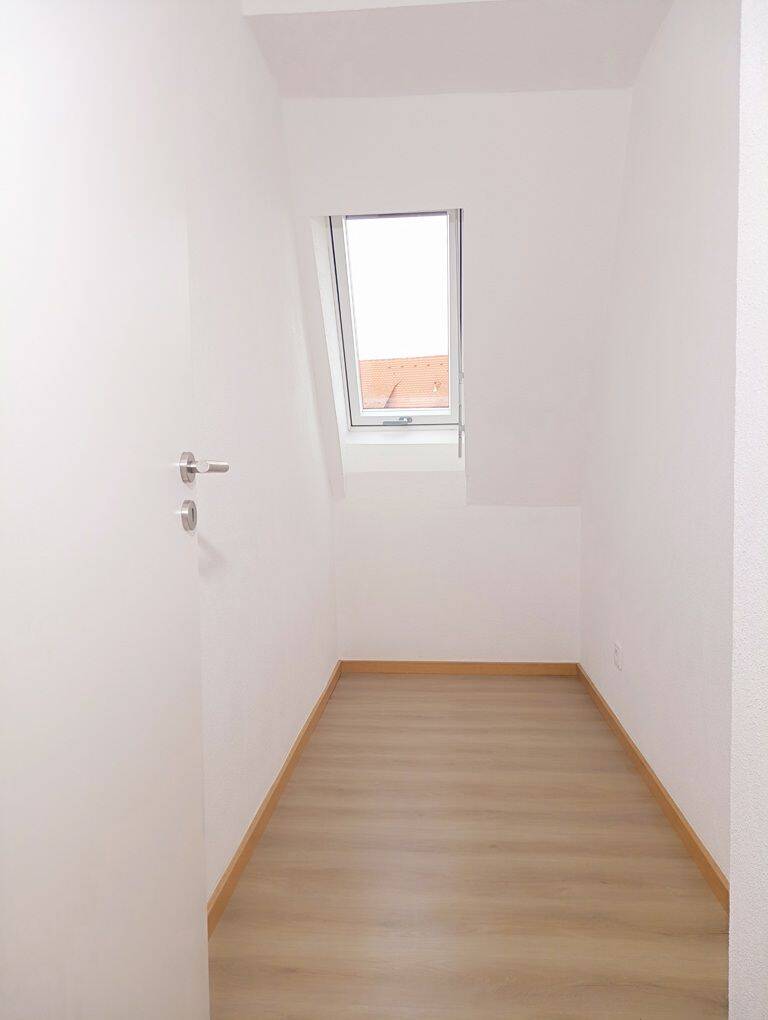 Renovierte helle 2-Zimmer Wohnung inkl. EBK/Stellplatz 1.OG – Nürnberg – Vorschaubild 6