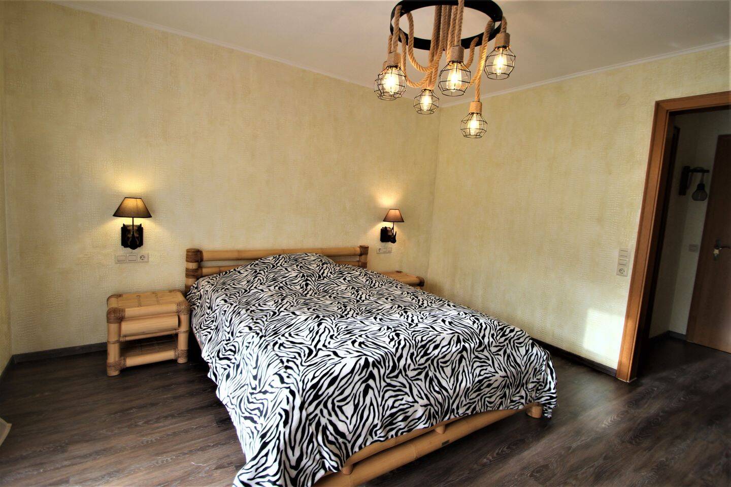 Exklusives Einfamilienhaus mit Einliegerwohnung und großem Grundstück in Bad Wildbad – Bad Wildbad – Vorschaubild 6