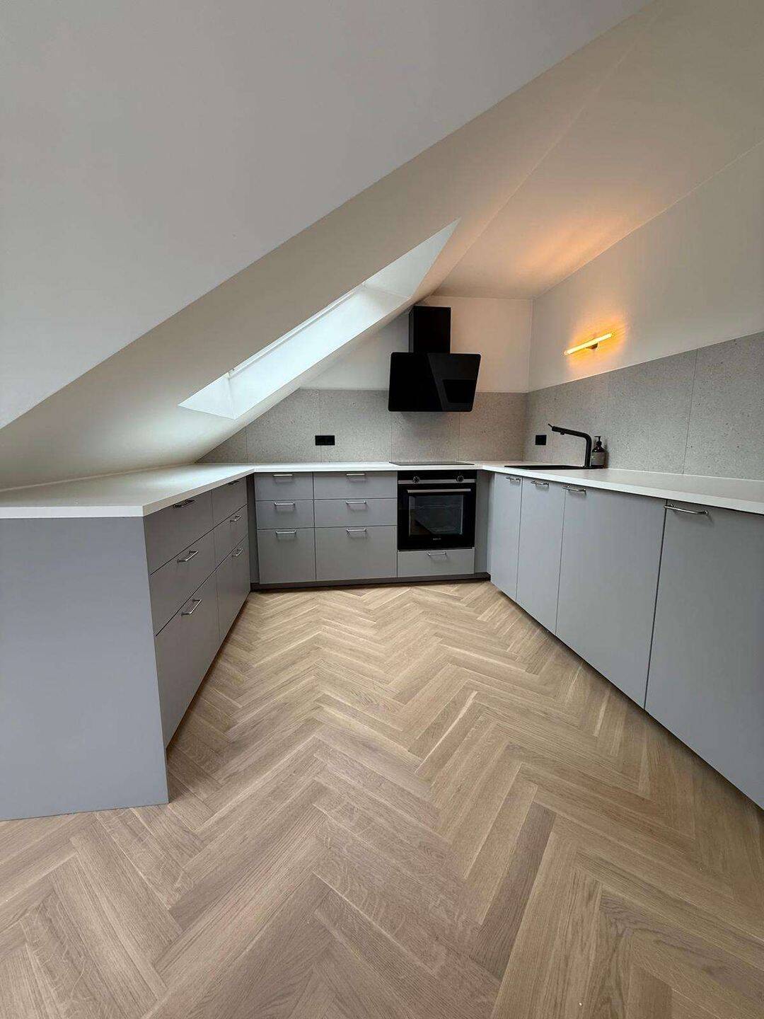 TRAUMwohnung mit hochwertiger Möblierung & Design-Küche – Stuttgart – Vorschaubild 7