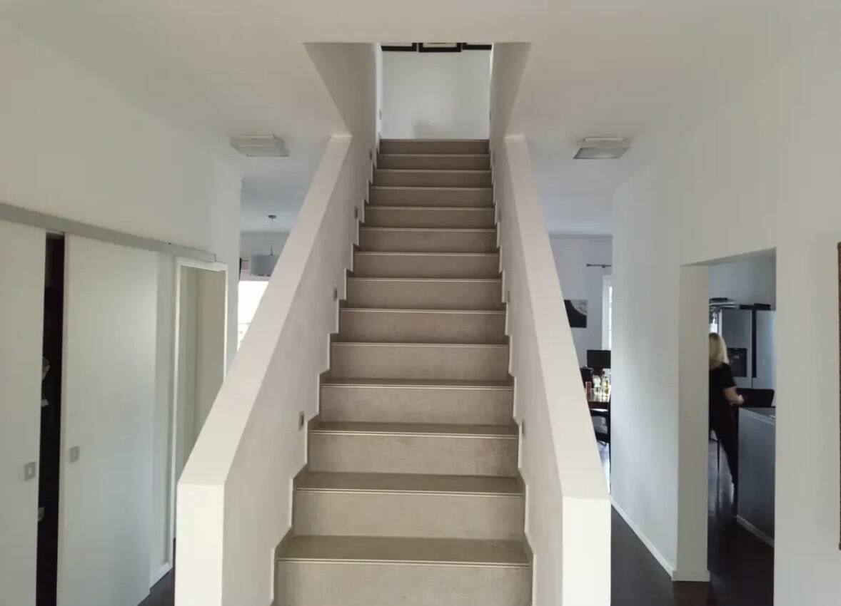 Repräsentative Villa in ruhiger Lage - Moderne Niedrigenergie-Architektur mit KNX-Steuerung