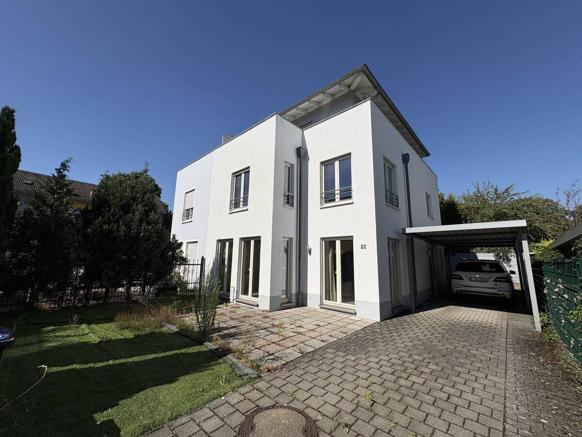 Doppelhaushälfte mit Dachterrasse und Carport – 60433 Frankfurt am Main – Bild 1 von 9