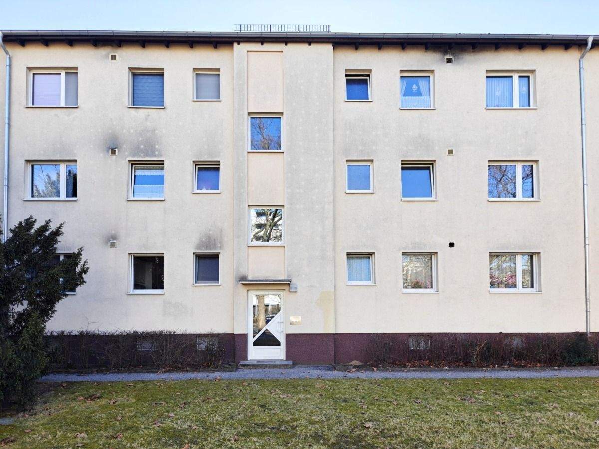 Langfristige Wertanlage in Spandau: Vermietetes 1-Zimmer-App. mit sonnigem Südbalkon & Stellplatz – Berlin – Bild 1 von 6