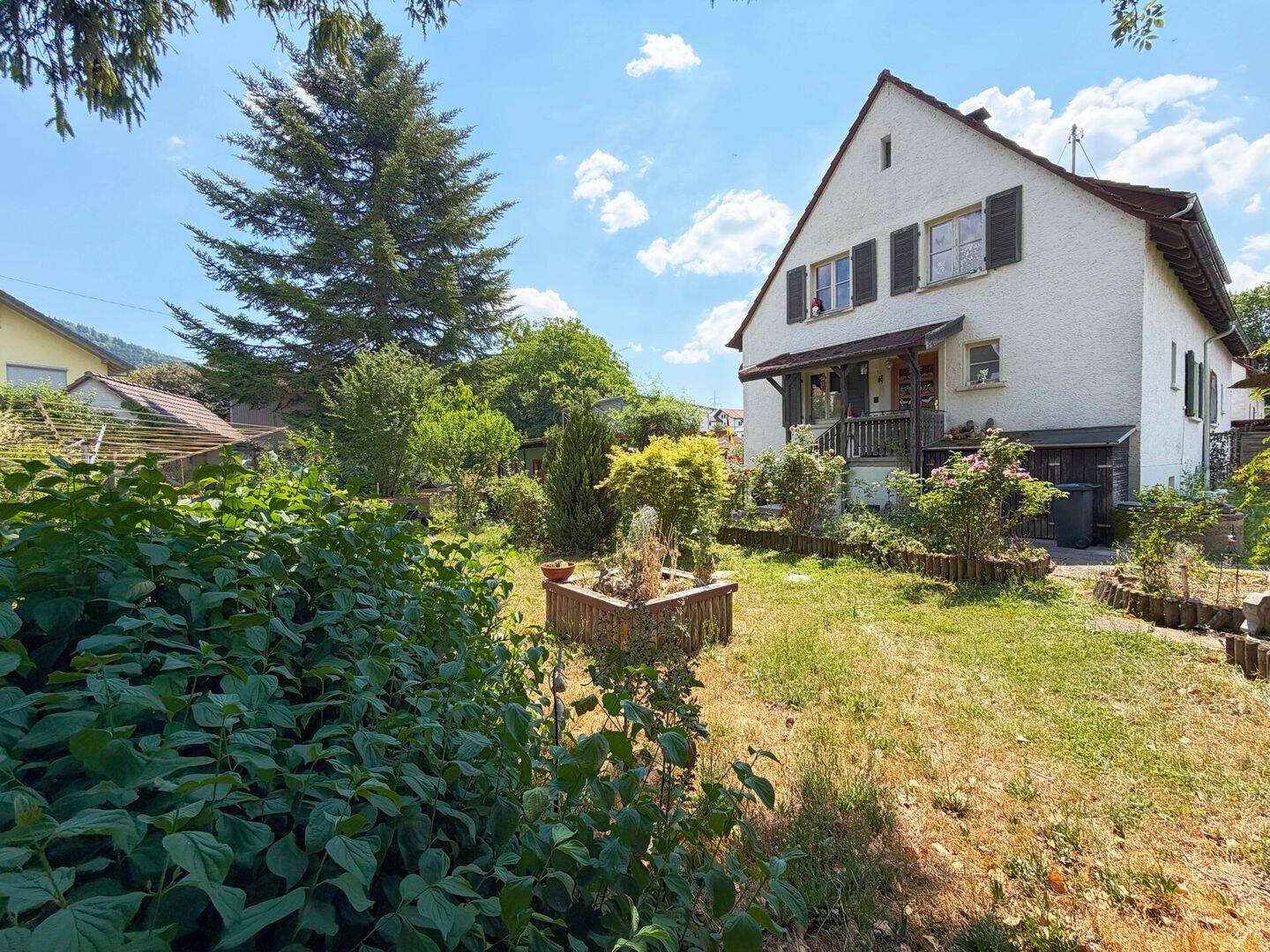 Diese Wohnidylle wird Ihr neues Zuhause. 3 Zimmer auf 97 m². Herrlicher Garten, Garage plus Carport. – Blumberg – Bild 1 von 9