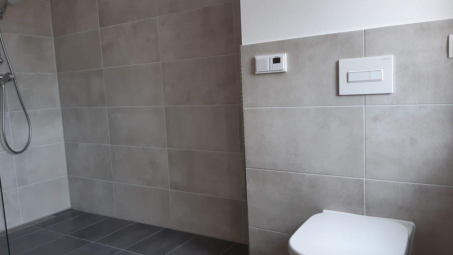 2-Raum-Appartment mit Küche, Lichtsystem, Design- Bad, Aufzug, Waschsalon – Chemnitz – Vorschaubild 8