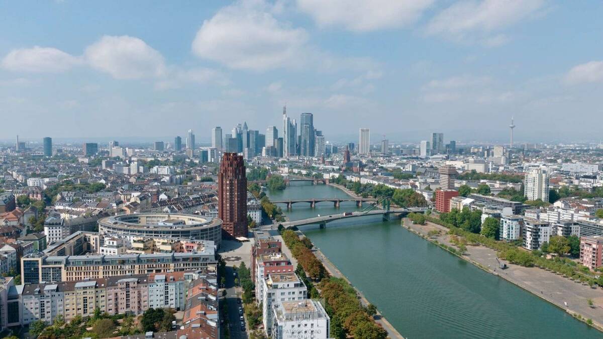 Penthouse-Maisonette in Mainlage: 253 m², Gaggenau-Küche, Jacuzzi, Sauna & Doppelparker – 60594 Frankfurt am Main – Bild 1 von 9