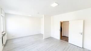 Sanierter Altbau mit Küche, Balkon und zwei Badezimmern – 91058 Erlangen – Vorschaubild 5