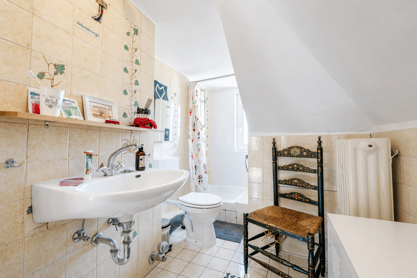 Dachgeschosswohnung in umfangreich modernisiertem 3-Parteienhaus mit Altbauflair – Bremen – Vorschaubild 7