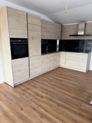 Exklusive 3-Zimmer-Wohnung im Grünwaldweg mit Nolte-Küche, 30 m² Panorama-Dachterrasse & eigenem Außeneingang – 63654 Büdingen – Vorschaubild 3
