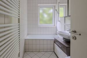 Sofort bezugsfrei! Renovierte 3-Zi-ETW im ruhigen Innenhof, mit Balkon, EBK und guter Infrastruktur – 81475 München – Vorschaubild 9