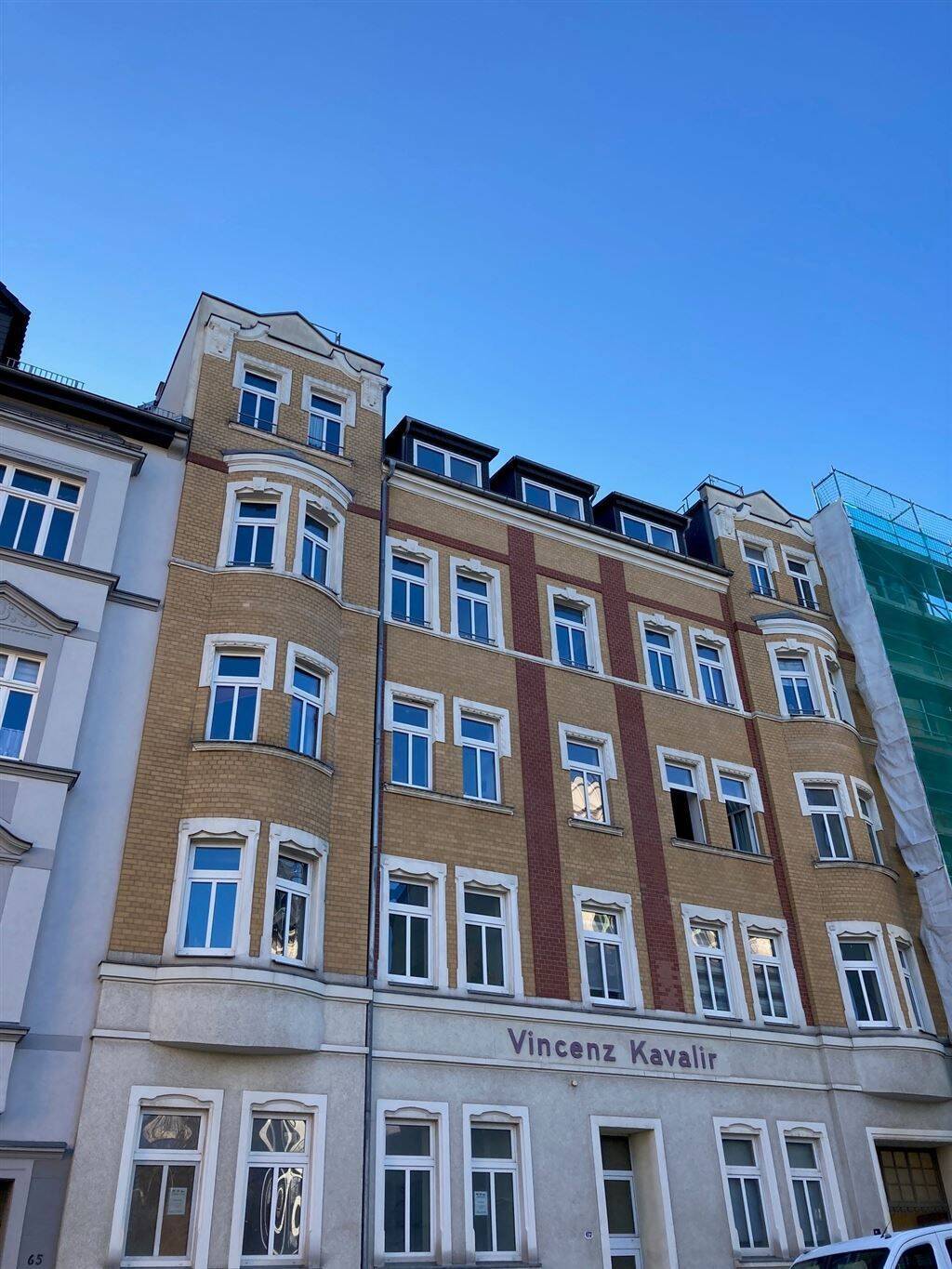 WOHNUNG GESUCHT? ...3 Zimmer + Balkon + Stellplatz + Aufzug im Haus :)