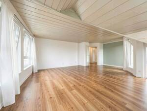 Traumhafter Weitblick inklusive: Sonnige 3-Zi.-Dachgeschosswohnung mit Einzelgarage – 70567 Stuttgart – Vorschaubild 3