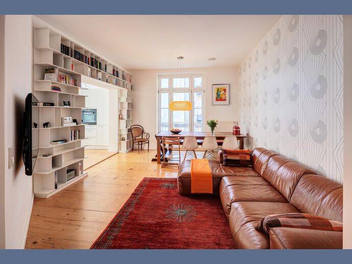 Möbliert: Altbauflair mit Balkon im Rückgebäude – München – Bild 1 von 9