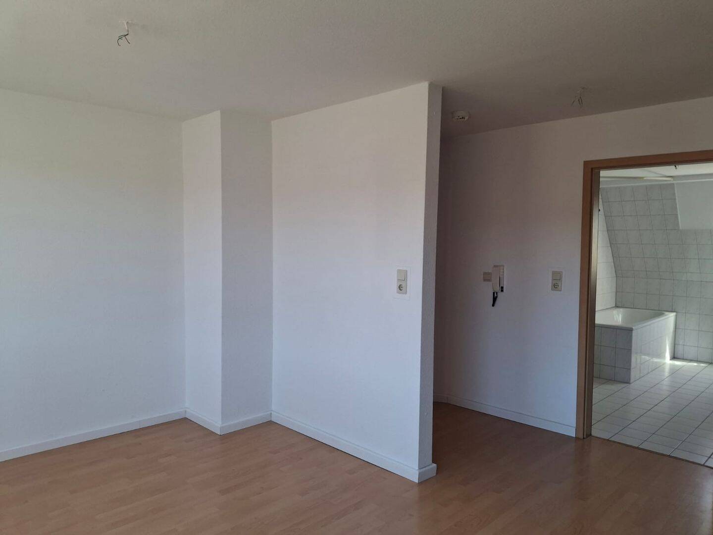 Schöne helle 2 ZKB mit Einbauküche im 4.OG zu vermieten – Bremerhaven – Vorschaubild 9