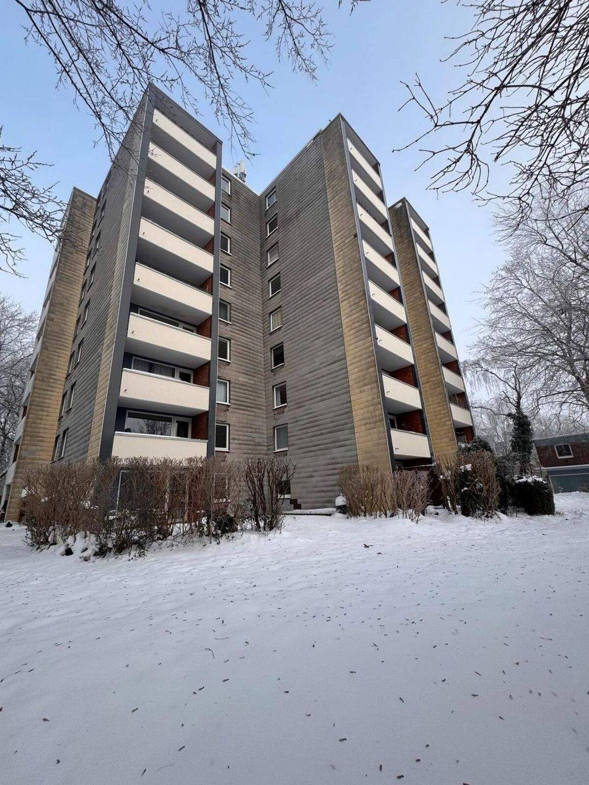Eidelstedt-Chance: Helle 2-Zimmer-Wohnung mit Loggia & Fahrstuhl - Ideal für Kapitalanleger – 22523 Hamburg – Bild 1 von 9