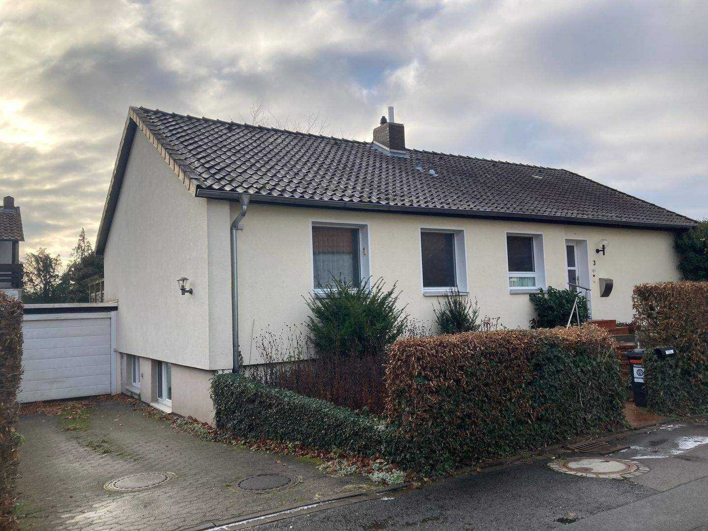 ISERNHAGEN KB: Freistehender Bungalow in bester Lage mit Souterrain – Isernhagen – Vorschaubild 6