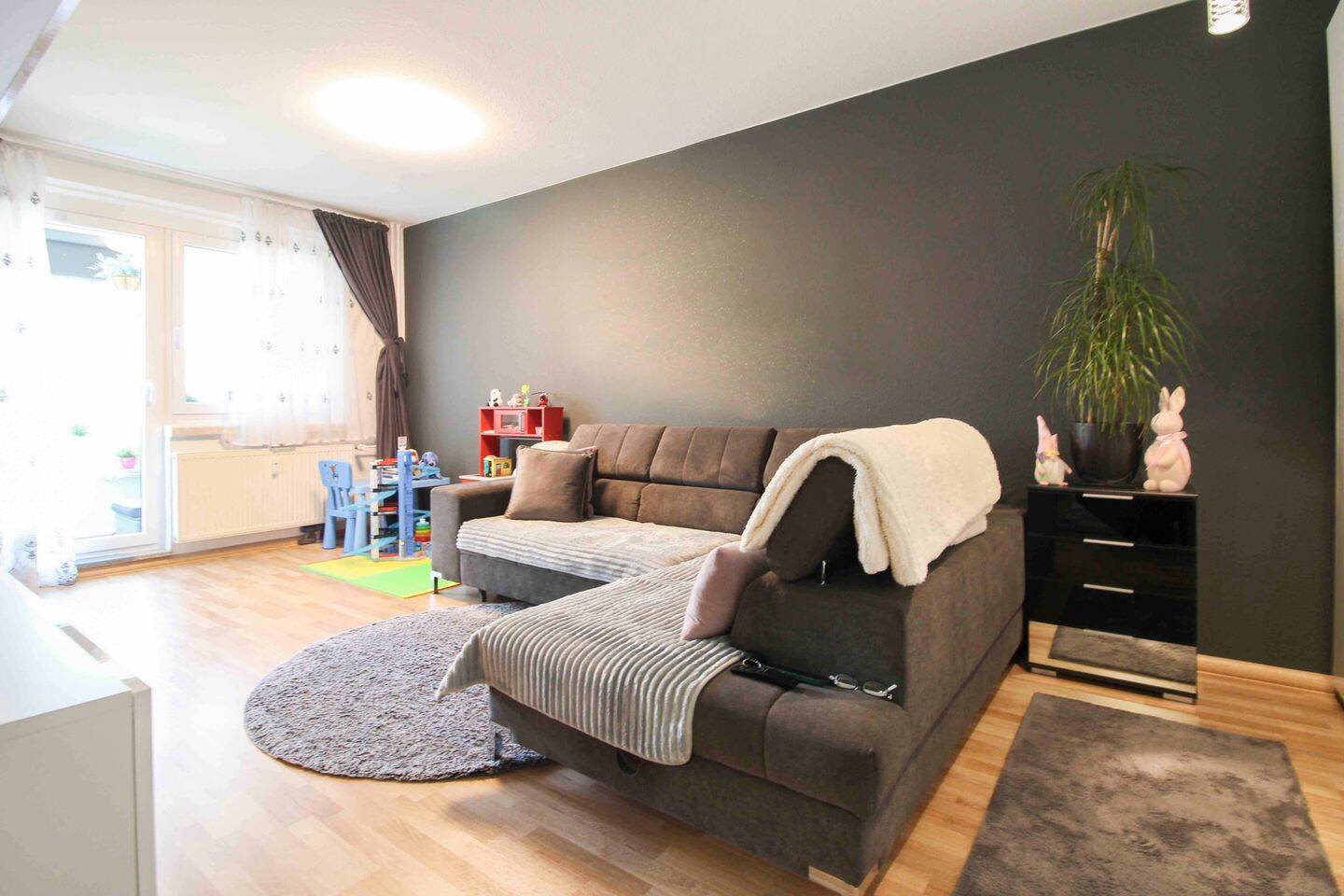 Großzügige 3-Zimmer-Wohnung 76m² mit Balkon und zwei Bädern im 1.Obergeschoss – Chemnitz – Vorschaubild 2