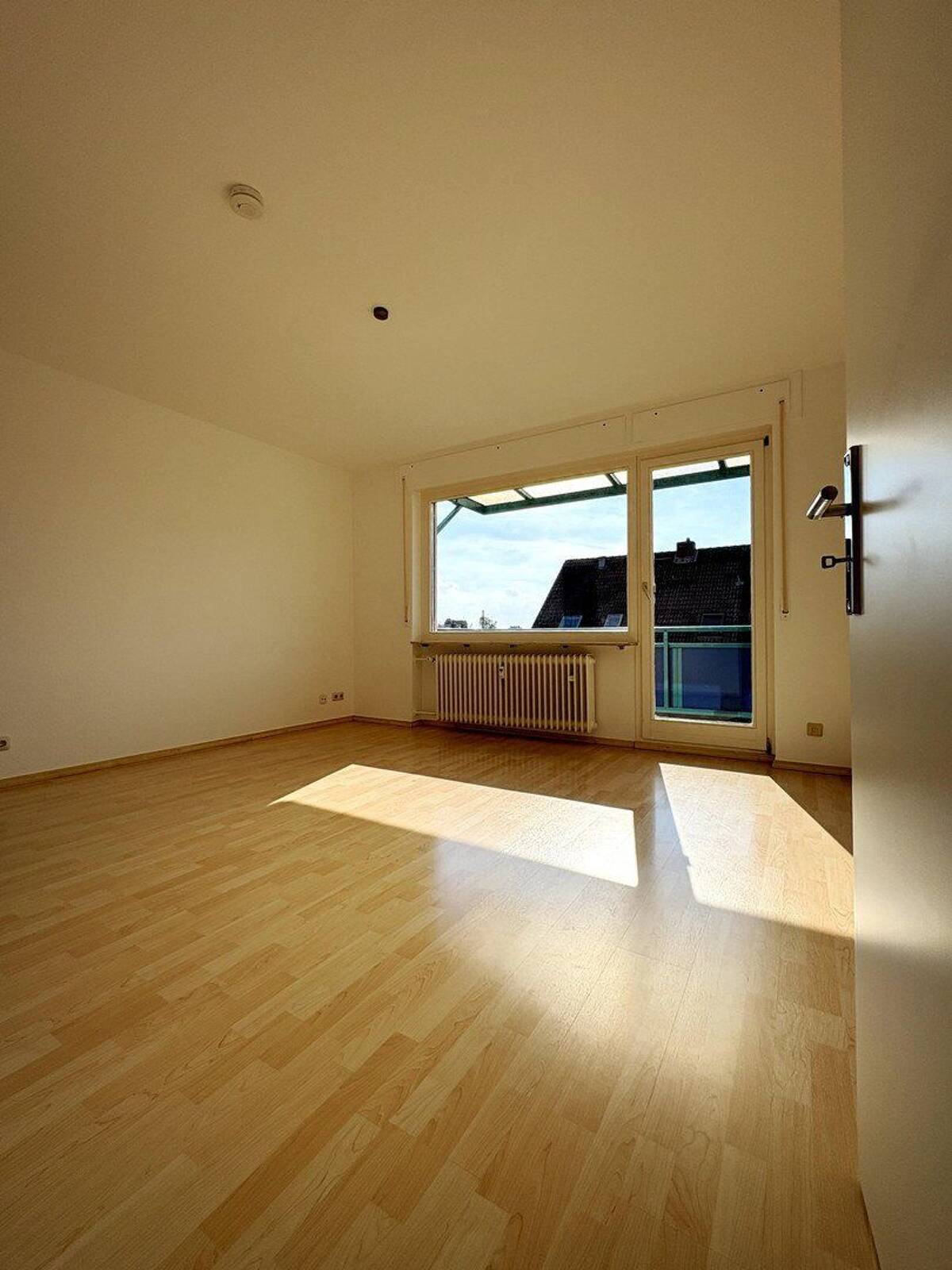 Renoviertes 1-Zimmer-Apartment mit Balkon & guter Anbindung in Alt-Fechenheim – 60386 Frankfurt am Main – Bild 1 von 3