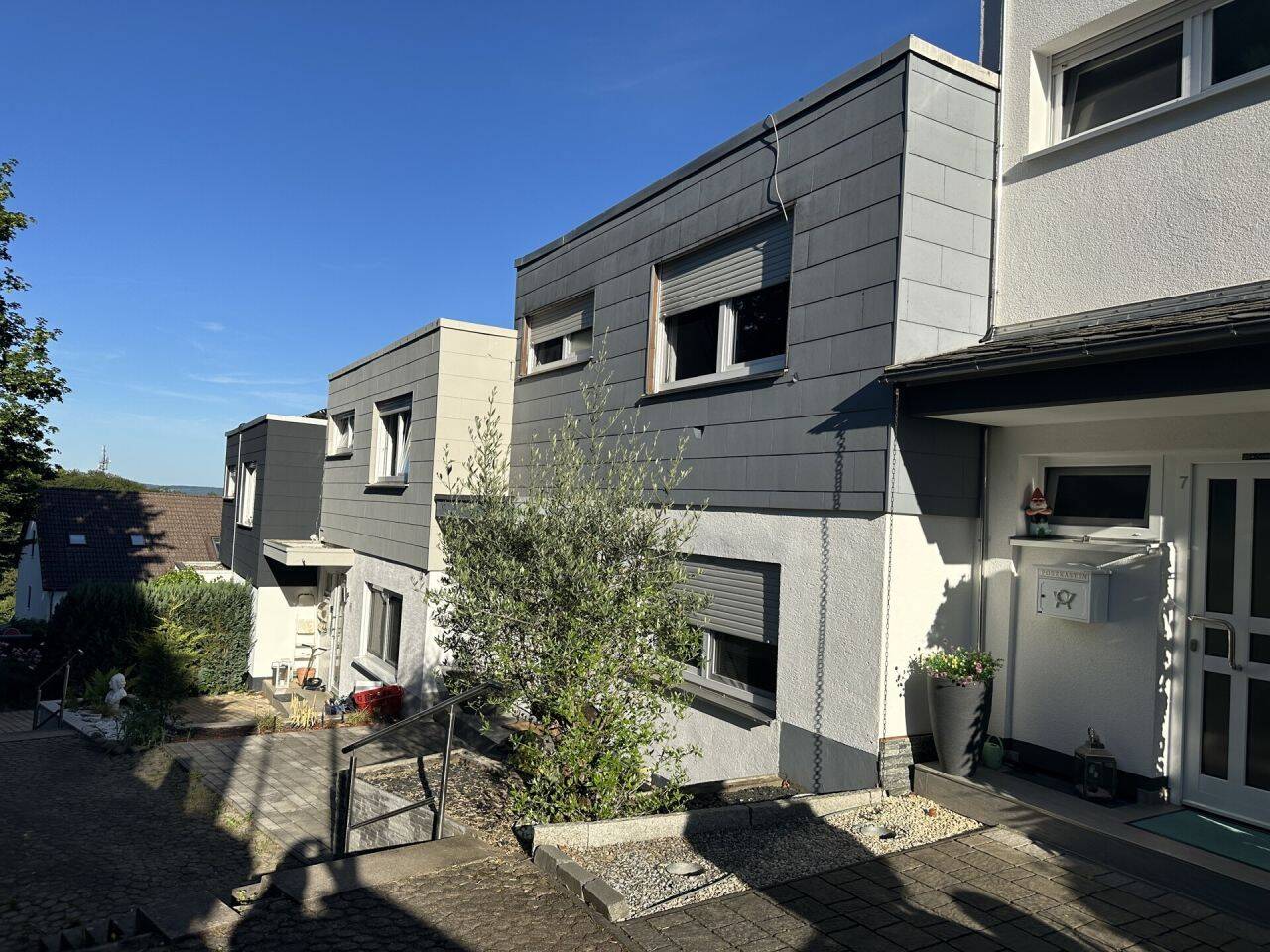 Gaiberg: RMH mit Fernblick, 2 moderne Bäder, Wohn-Ess 46m², EBK, Garage, FREI, keine K-Prov. – Gaiberg – Vorschaubild 3