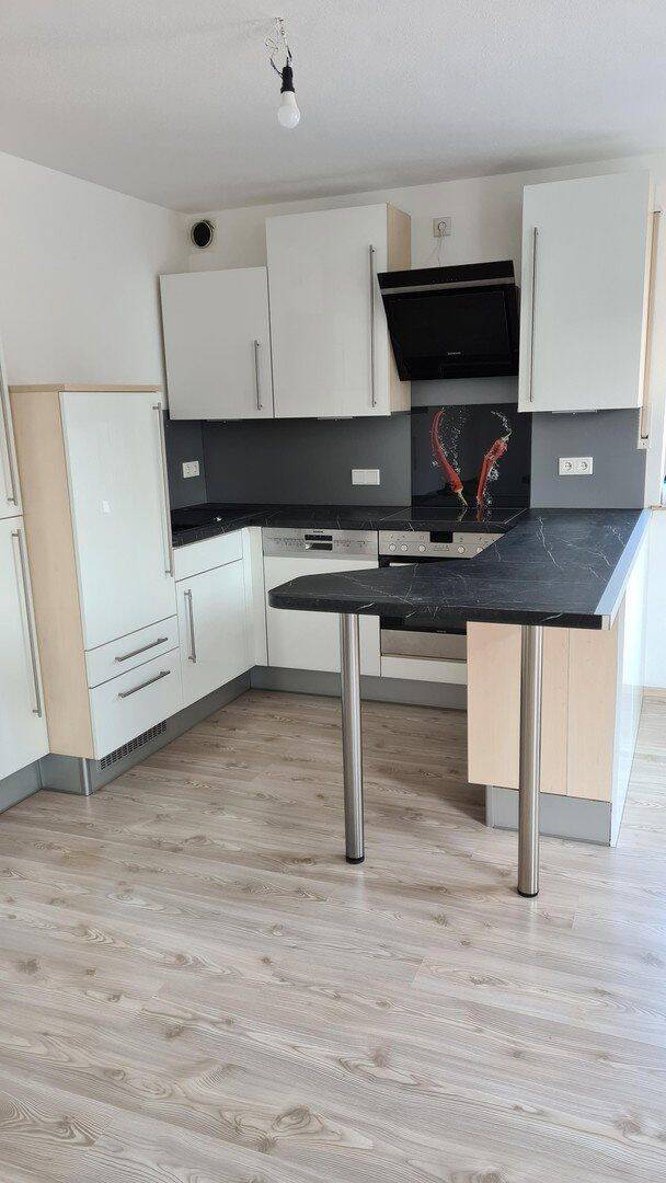 Schöne Wohnung, 2 Zimmer, Küche, Bad, Stellplatz