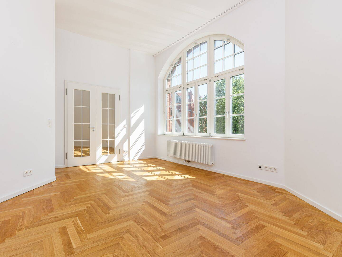 Joli Coeur- Helle Altbauwohnung mit moderner Ausstattung & Stellplatz in ruhigem Denkmal-Ensemble – Berlin – Vorschaubild 4