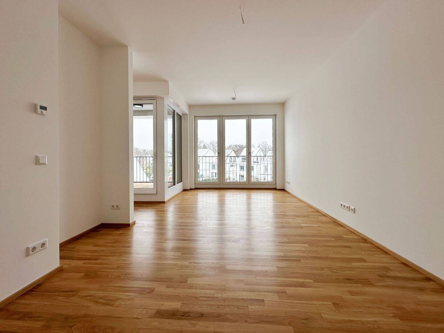 *** NEUBAU helle 3 Zimmer * WOHNUNG * 10/26 * zur Hofseite | Fußbodenheizung | TG ***