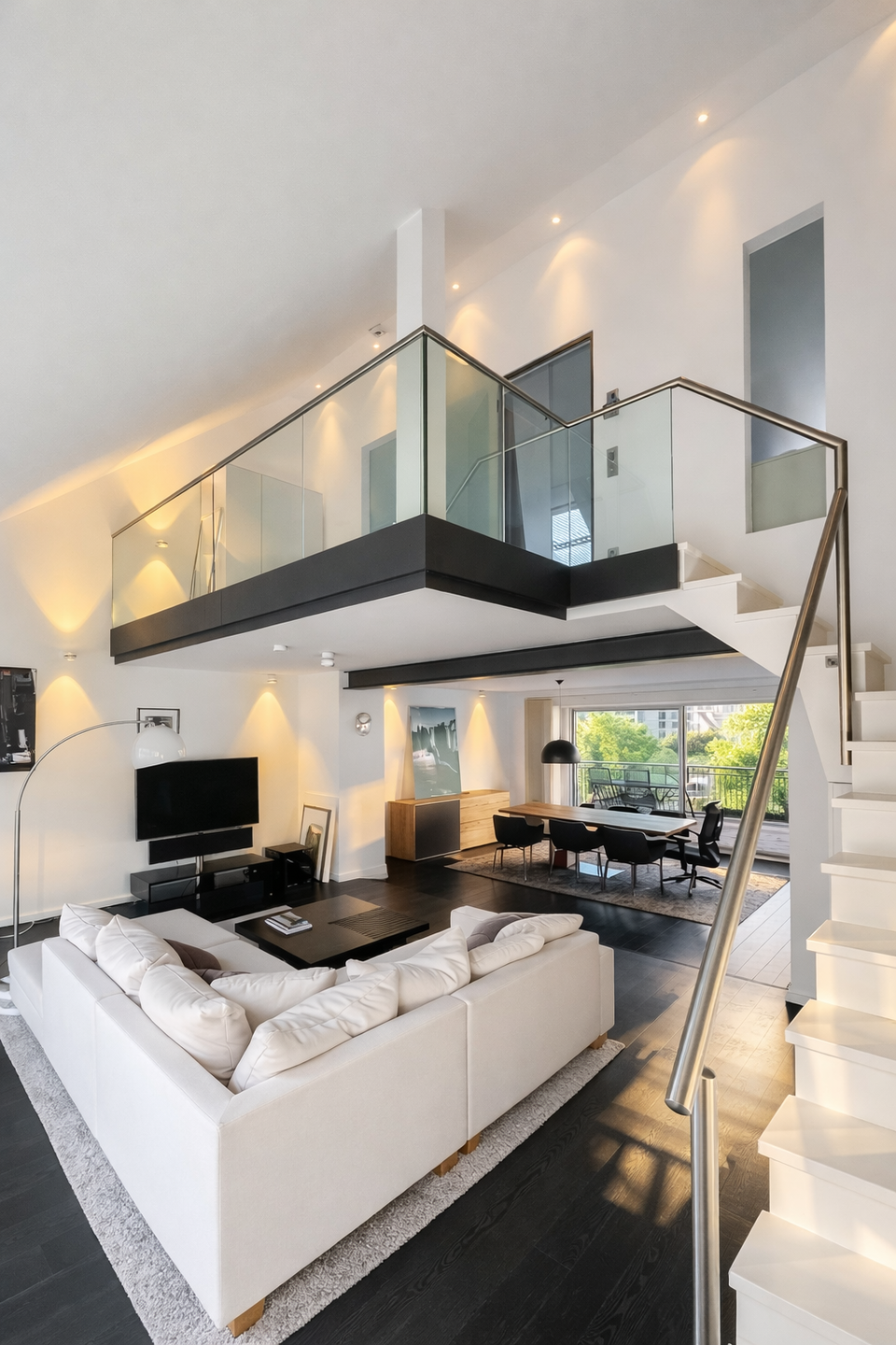UNIKAT - EXKLUSIVES 5 METER-GALERIE-DACH -mit Weitblick - herrschaftlicher Altbau- direkt Spree – Berlin – Vorschaubild 3