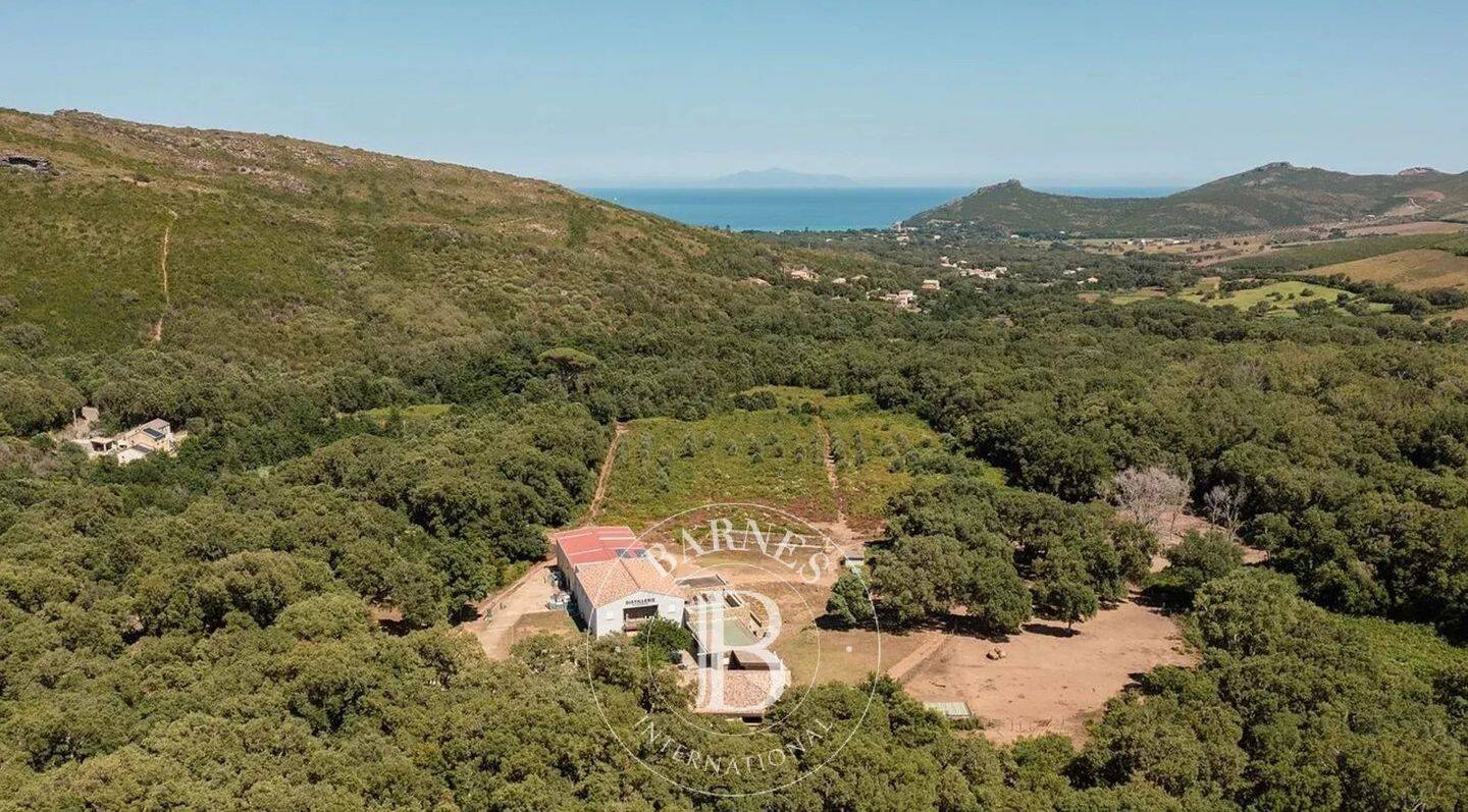 Maison 11 pièces 205 m² · à Pietracorbara · 205 m² · 1 700 000 €