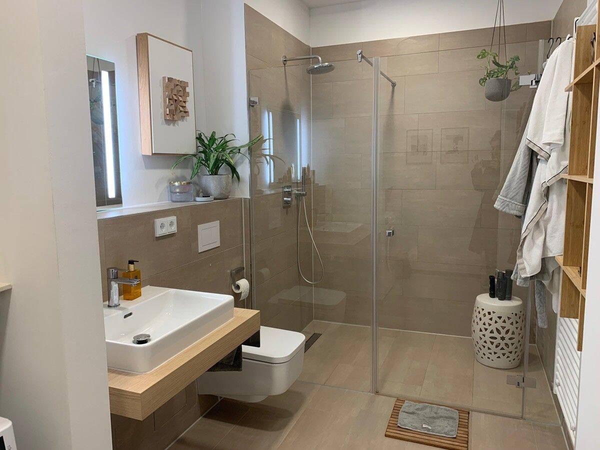 1,5-Zimmer Wohnung mit besonderem Charme, Einbauküche, Balkon, Stellplatz, Möbel abkaufbar – Villingen-Schwenningen – Vorschaubild 8