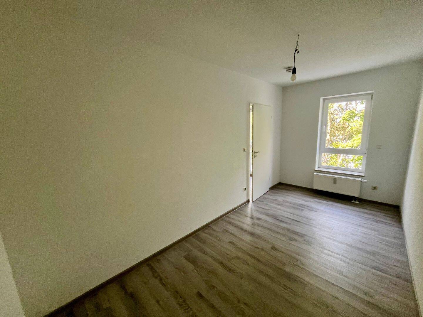 Schöne Wohnung mit modernem Bad und Balkon – Chemnitz – Vorschaubild 6