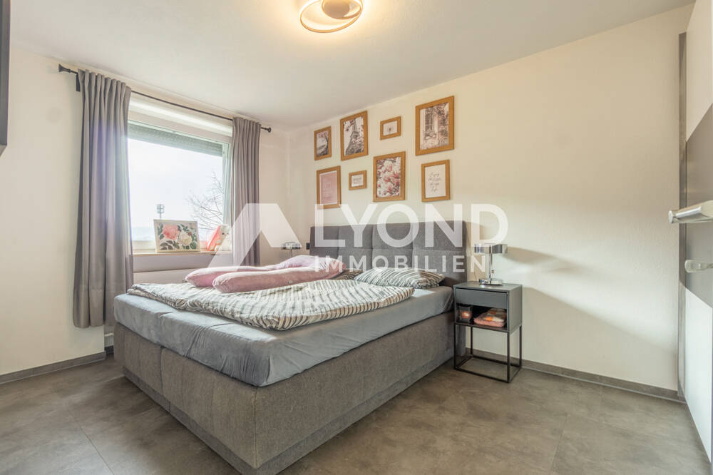 Kernsanierte Dachgeschosswohnung mit Südostbalkon, Aufzug und Stellplatz in Untertürkheim – Stuttgart – Vorschaubild 9