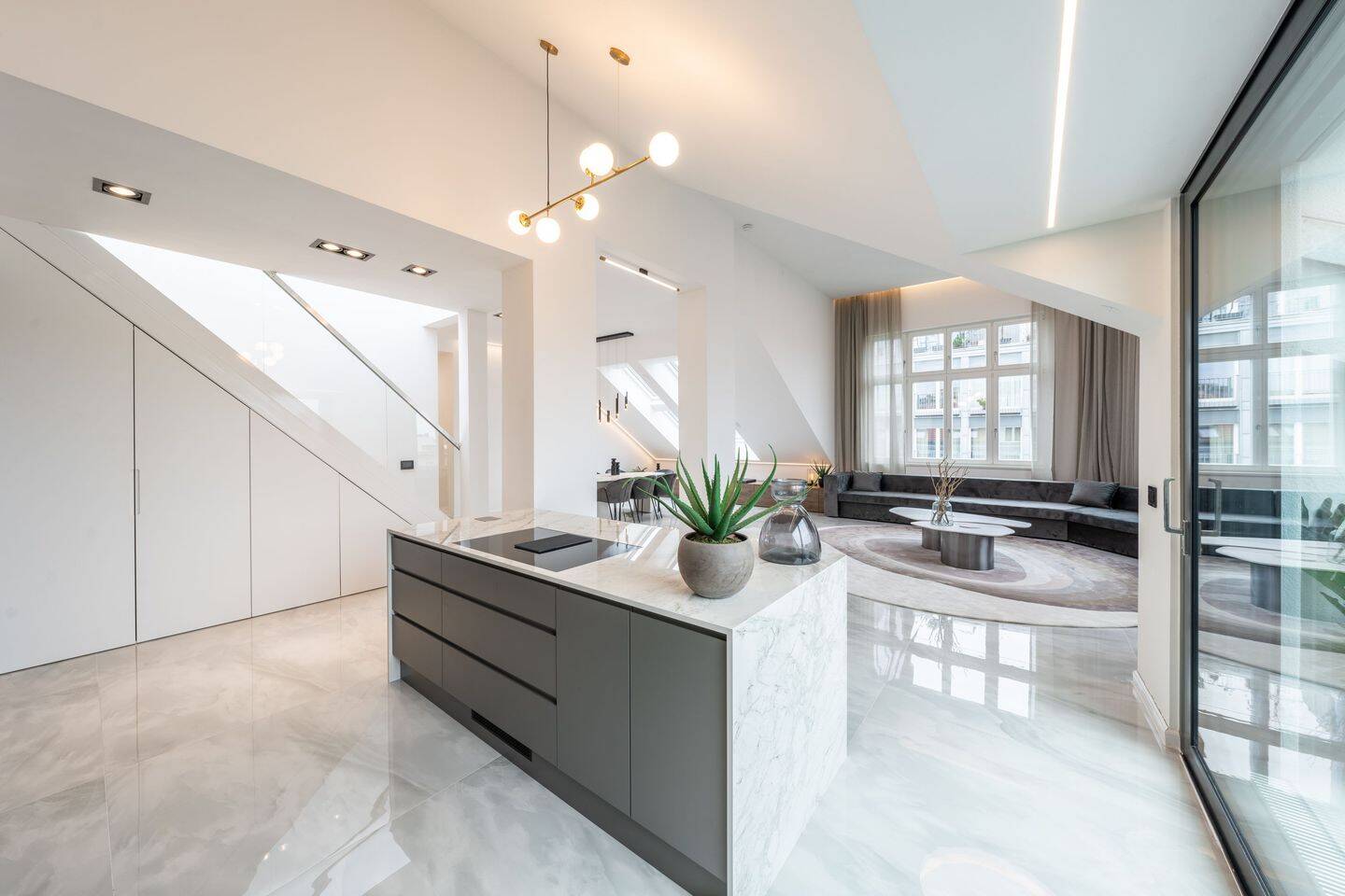 Außergewöhnliche 4-Zimmer-Penthouse-Wohnung mit zwei Terrassen in Berlin Mitte – Berlin – Vorschaubild 4