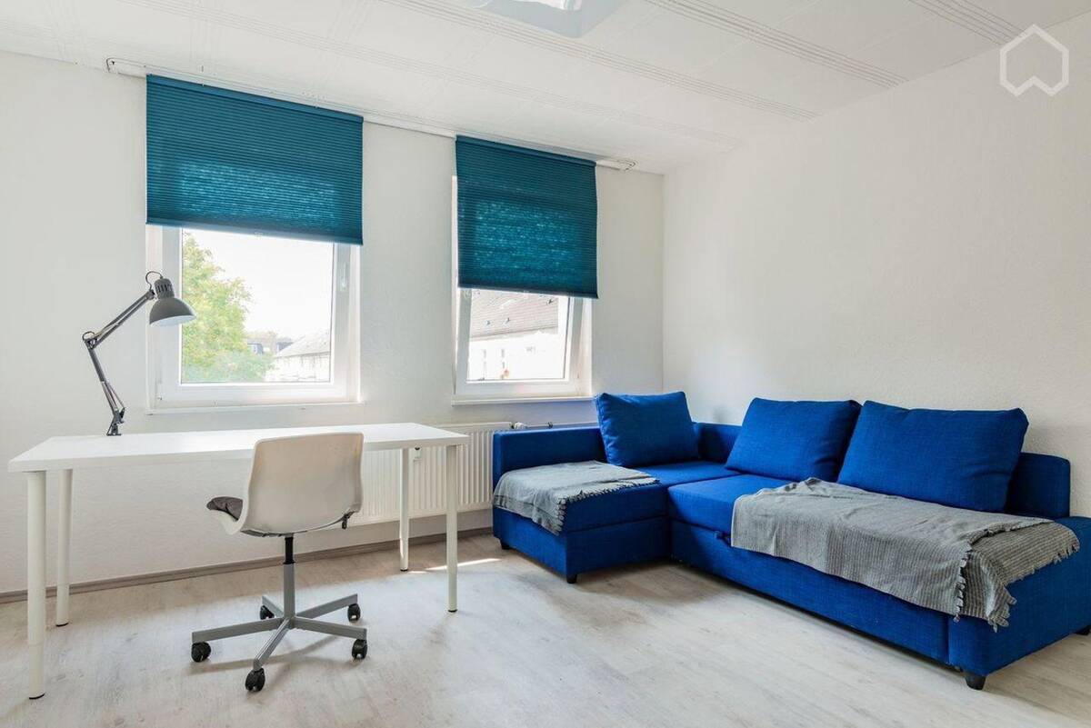 Bezugsfrei & Möbliert: Hell geschnittene 2-Zi.-ETW mit Balkon in Essen-Ostviertel (Provisionsfrei) – 45127 Essen – Bild 1 von 9