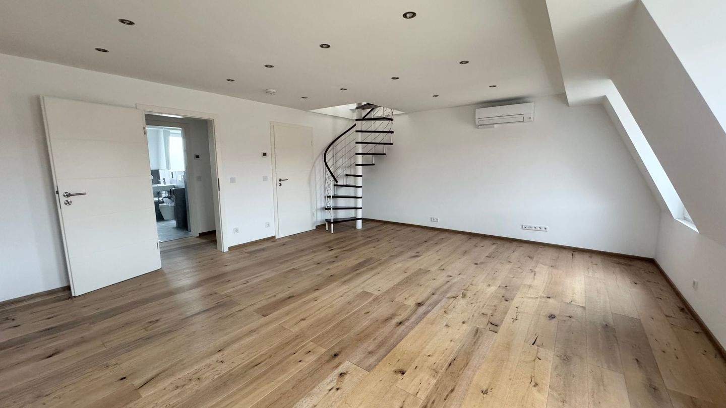 Gostenhof ! Helle chice u. moderne 2-Zi.-Maisonette-Whg. 70 m²,hochw. Einbauküche, Klimaanlage, 4.OG mit Aufzug. – Nürnberg – Vorschaubild 2
