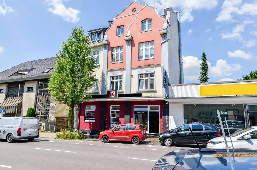 ImmoCompass  Stadtgrenze Hilden in der Nähe der S-Bahn  renovierte Altbau-/Jugendstilwhg.  ca. 95 m