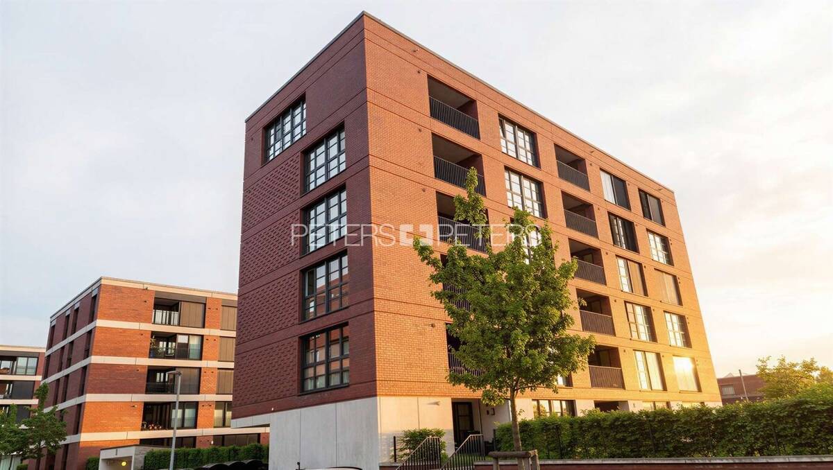 + Viel Platz für die Familie mit großer Terrasse zum Innenhof + – 28217 Bremen – Bild 1 von 9