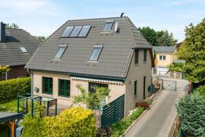 Einfamilienhaus in Marzahn - Inkl. Einbauküche, Fußbodenheizung, Rollläden, Garage, Treppenlift – 12685 Berlin – Vorschaubild 2