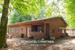 Farge | Solider Bungalow auf Waldgrundstück mit Doppelgarage