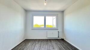 Perfekt für Sie: sofort bezugsfertige 4-Zimmerwohnung mit Balkon und Aufzug! – 1239 Dresden – Vorschaubild 6