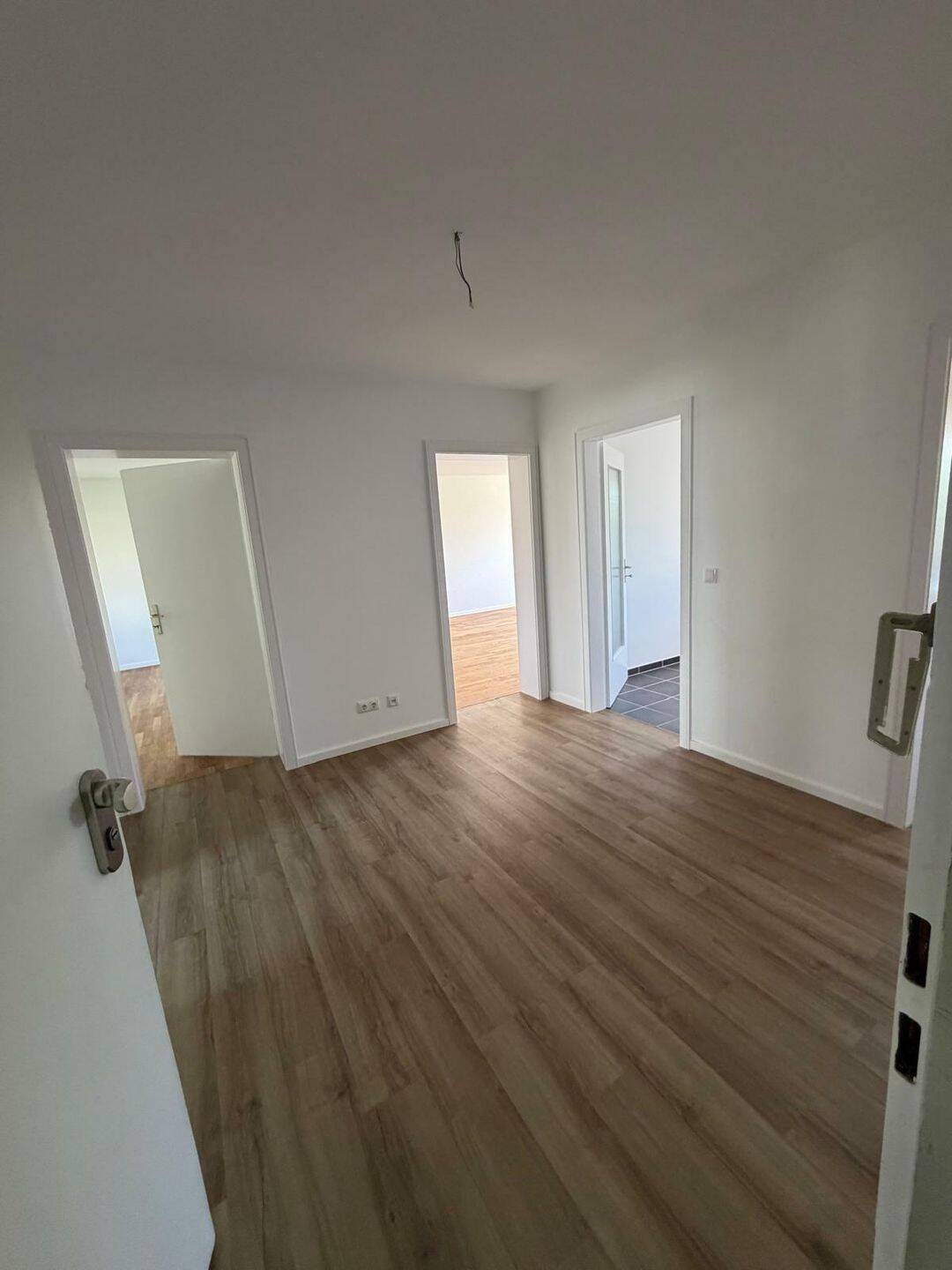 Attraktive 3-Zimmer-Wohnung mit zwei Balkonen - komfortables Wohnen inklusive Stellplatz – Augsburg – Vorschaubild 3